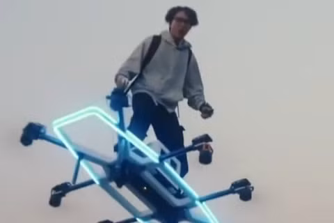 Gen Z chế tạo ván bay như trong phim Spider-Man