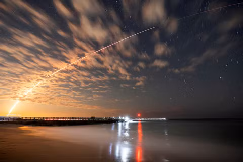 Một nhóm hacker đã lợi dụng trợ lý lập trình của SpaceX để đột nhập nhiều doanh nghiệp. Ảnh minh họa: Reuters.