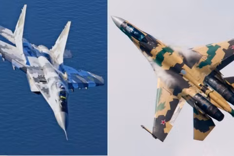 Tiêm kích Sukhoi Su-27 Flanker thuộc Không quân Ukraine (trái) và tiêm kích thế hệ 4++ Sukhoi Su-35 Flanker-E của Không quân Nga. Ảnh: MW.