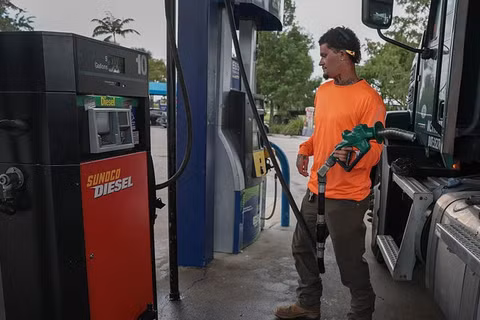 Giá dầu tại Mỹ đã đạt mức cao chưa từng thấy. Ảnh: Getty.