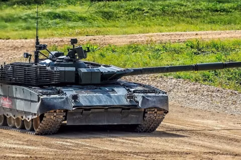 Xe tăng T-80BVMM. Ảnh: MW.