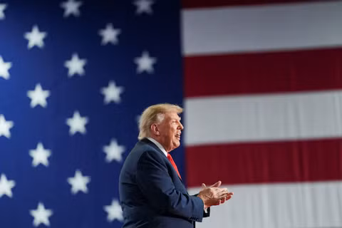 Tổng thống Mỹ Donald Trump tham dự một cuộc mít tinh tranh cử tại The Oncenter ở Syracuse, New York, Mỹ, ngày 9/10. Ảnh: Reuters.