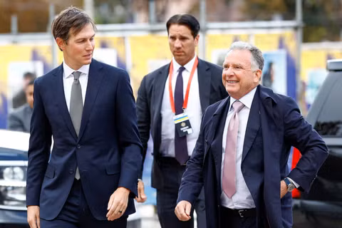 Jared Kushner, con rể của Tổng thống Mỹ Donald Trump, và Đặc phái viên Mỹ Steve Witkoff đến dự cuộc gặp với Tổng thống Ukraine Volodymyr Zelensky, tại Kiev, Ukraine ngày 6/9. Ảnh: Reuters.