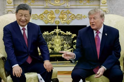 Tổng thống Trung Quốc Tập Cận Bình gặp gỡ người đồng cấp Mỹ Donald Trump tại Phòng Bầu dục ở Nhà Trắng vào ngày 24/9. Ảnh: Reuters.