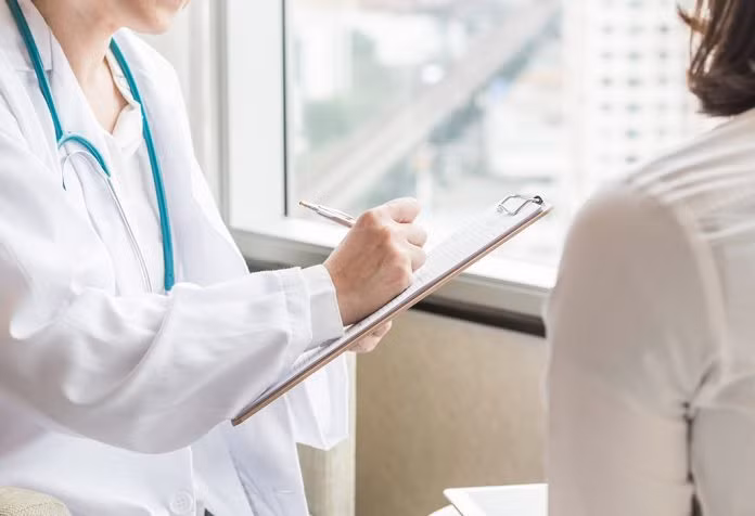 Nếu âm đạo bị đau đớn, nóng rát khi quan hệ tình dục, bạn nên nhanh chóng đi khám bác sĩ. Ảnh: Parentingfirstcry