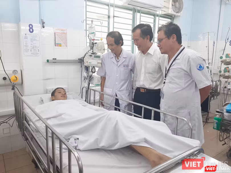 Bác sĩ 2 Bệnh viện Nhi Đồng 1 và Bệnh viện Bà Rịa thăm bệnh nhân Bác sĩ 2 Bệnh viện Nhi Đồng 1 và Bệnh viện Bà Rịa thăm bệnh nhân