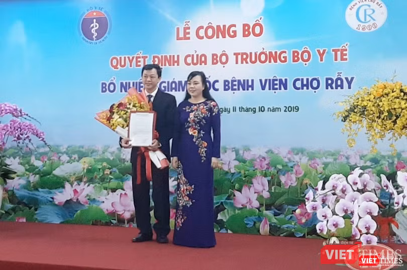 Bộ trưởng Bộ Y tế trao quyết định bổ nhiệm cho BSCK2 Nguyễn Tri Thức