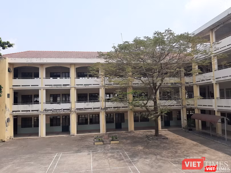 Khuôn viên khu cách ly tập trung quận 2. Ảnh: N.T Khuôn viên khu cách ly tập trung quận 2. Ảnh: N.T