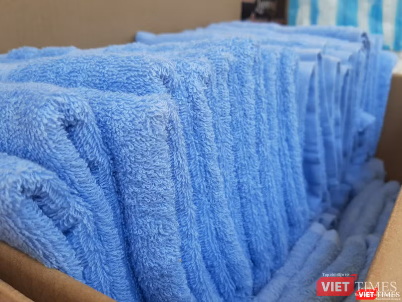 Một trong những nhu yếu phẩm cần thiết cho người nghi nhiễm tại BV Dã chiến. Ảnh: Nguyễn Trăm