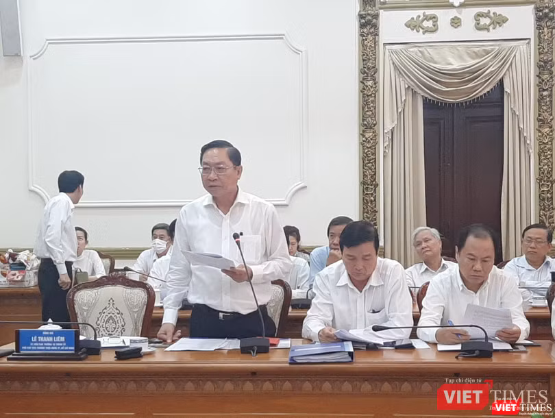 Ông Nguyễn Tấn Bỉnh – Giám đốc Sở Y tế TP.HCM báo cáo nhanh về tình hình dịch bệnh và đề xuất kế hoạch thực hiện Bệnh viện dã chiến. Ảnh: Nguyễn Trăm Ông Nguyễn Tấn Bỉnh – Giám đốc Sở Y tế TP.HCM báo cáo nhanh về tình hình dịch bệnh và đề xuất kế hoạch thực hiện Bệnh viện dã chiến. Ảnh: Nguyễn Trăm