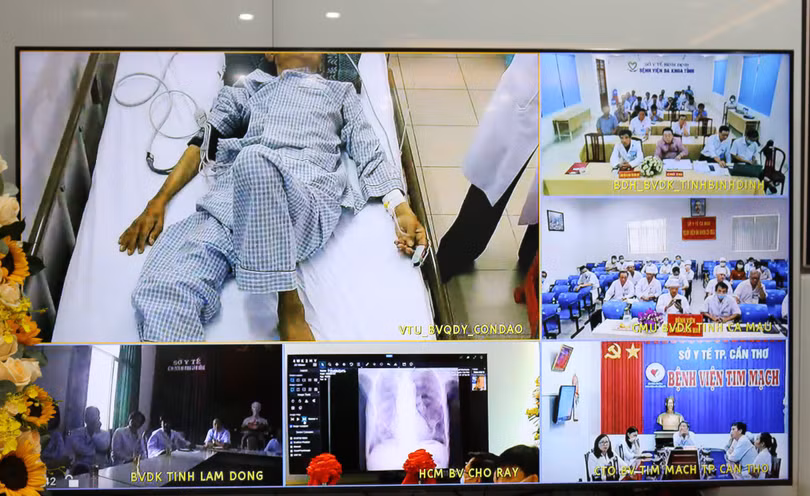 Các bác sĩ hội chẩn, khám chữa bệnh từ xa cho bệnh nhân. Ảnh: BVCC Các bác sĩ hội chẩn, khám chữa bệnh từ xa cho bệnh nhân. Ảnh: BVCC