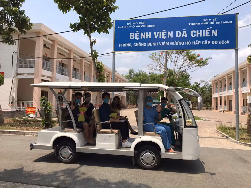 Các bệnh nhân được xuất viện sáng 7/4. Ảnh: BVCC
