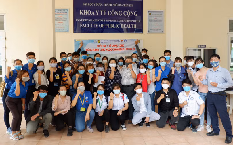 Khoa Y tế Công cộng - Trường Đại học Y dược TP.HCM, đã phát động ra quân hỗ trợ Trung tâm Kiểm soát bệnh tật TP. Hồ Chí Minh (HCDC) trong công tác phòng chống dịch COVID-19. Ảnh: UMP Khoa Y tế Công cộng - Trường Đại học Y dược TP.HCM, đã phát động ra quân hỗ trợ Trung tâm Kiểm soát bệnh tật TP. Hồ Chí Minh (HCDC) trong công tác phòng chống dịch COVID-19. Ảnh: UMP