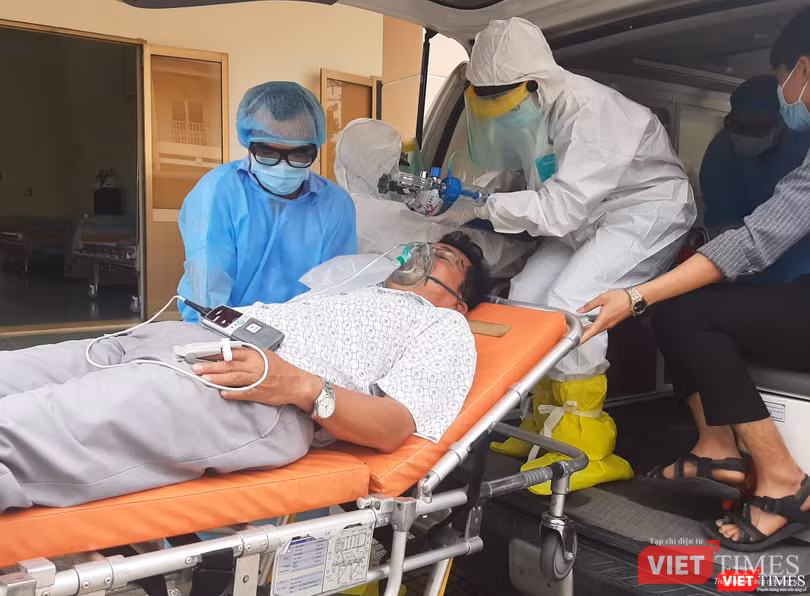 Diễn tập cấp cứu bệnh nhân tại BV Dã chiến Củ Chi (TP.HCM). Ảnh: N.T