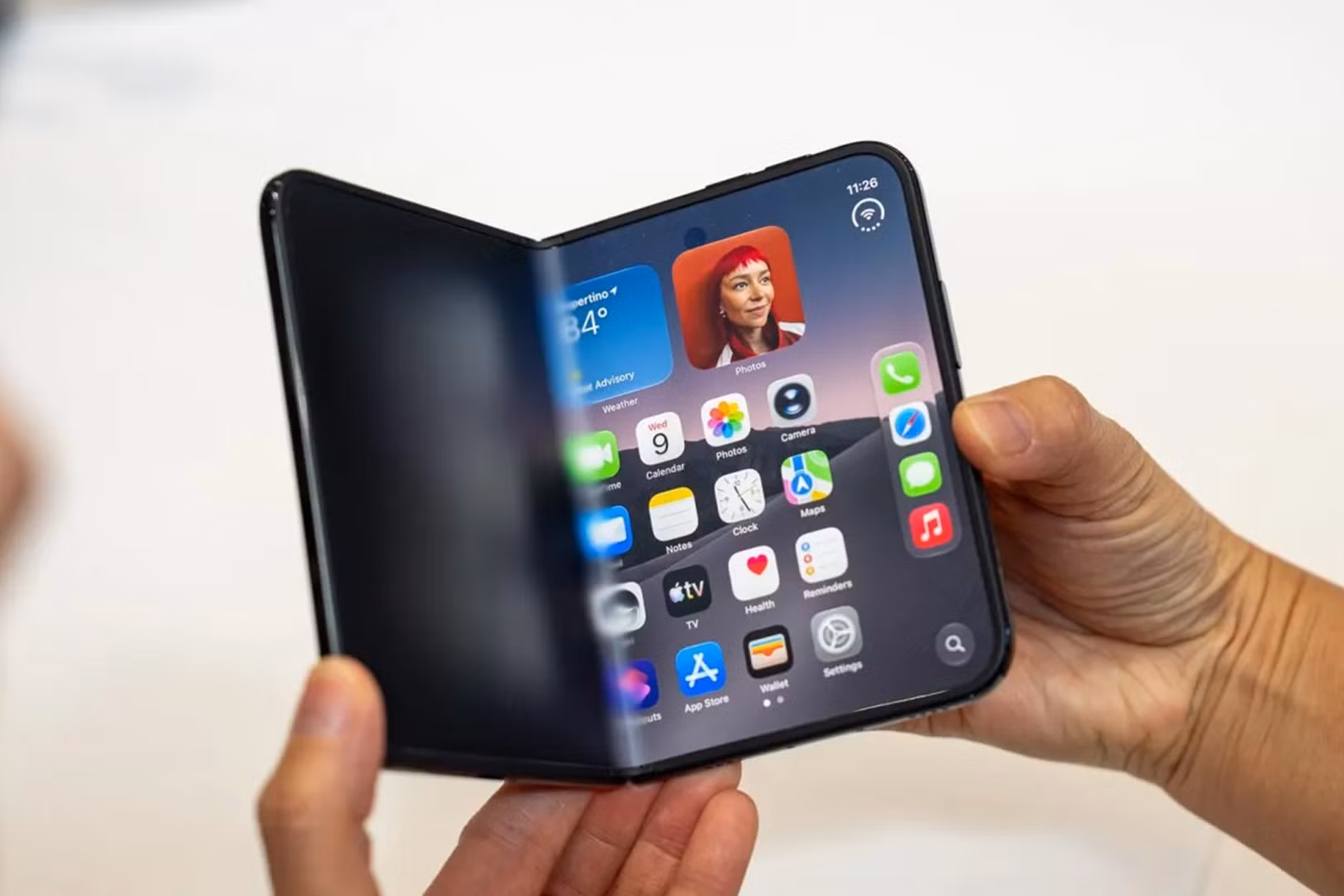 Tin nóng công nghệ 11/9: iPhone gập gần như không thấy nếp gấp màn hình