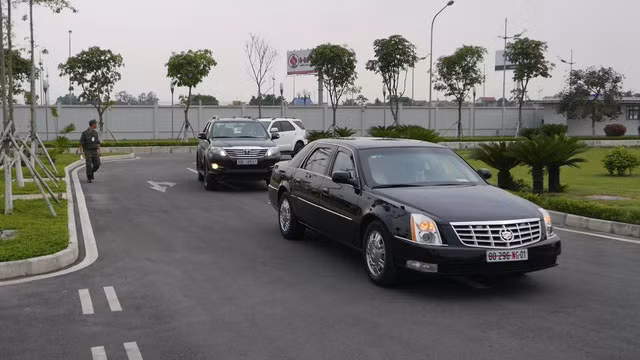 Đoàn xe đón ông Obama đã rời khách sạn đến Sân bay Nội Bài ảnh 13 Đoàn xe đón ông Obama đã rời khách sạn đến Sân bay Nội Bài ảnh 13