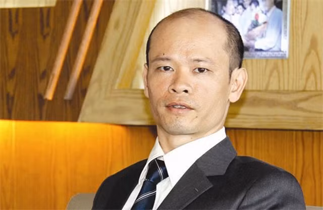 TS. Võ Trí Hảo đưa ra giải pháp để "cứu" HAG bằng cách không buộc các ngân hàng phải chuyển các khoản nợ xấu của HAG sang danh mục nợ xấu theo đúng quy định của pháp luật.