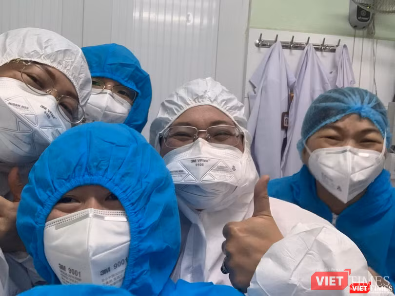 Bác sĩ Hoàng Thị Diễm Tuyết – Giám đốc Bệnh viện Hùng Vương – cùng đồng nghiệp sát cánh chống dịch Bác sĩ Hoàng Thị Diễm Tuyết – Giám đốc Bệnh viện Hùng Vương – cùng đồng nghiệp sát cánh chống dịch