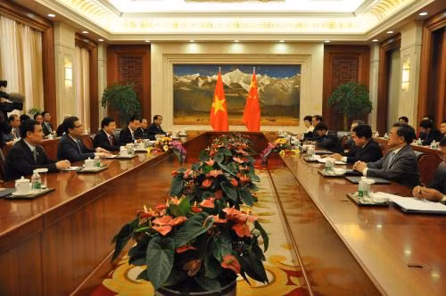 Chiều ngày 12/6, tại Côn Minh, Vân Nam, Trung Quốc, Phó Thủ tướng Trịnh Đình Dũng đã hội kiến với Phó Thủ tướng Trung Quốc Uông Dương. Ảnh: TTXVN phát