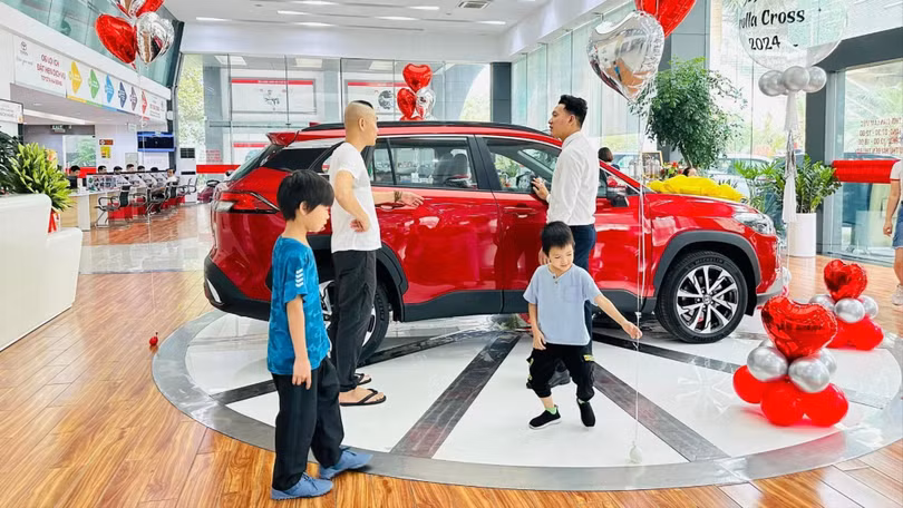 Đại lý ô tô chật vật tuyển sale mùa thấp điểm, ngóng nhân sự hơn ngóng khách hàng