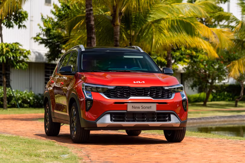 Kia Sonet 2024 có thiết kế đèn trước/ sau mới.