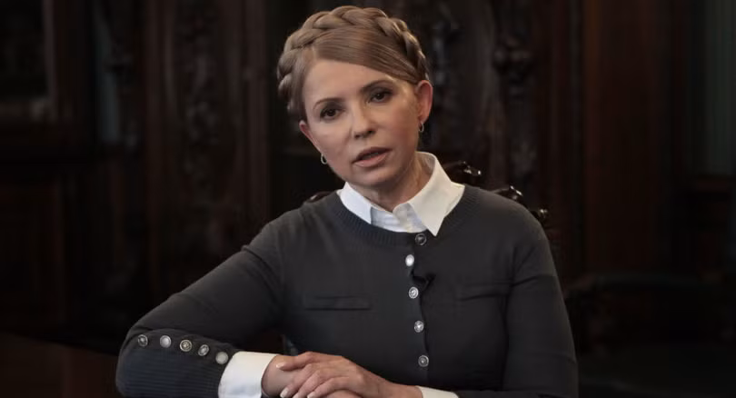 Hình ảnh quen thuộc của Tymoshenko trong mái tóc bím.