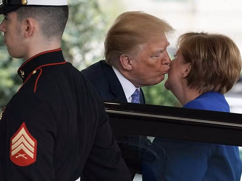 Ông Biden hứa sẽ tham vấn nhiều hơn với EU, trước khi ra quyết sách (Ảnh: Getty)