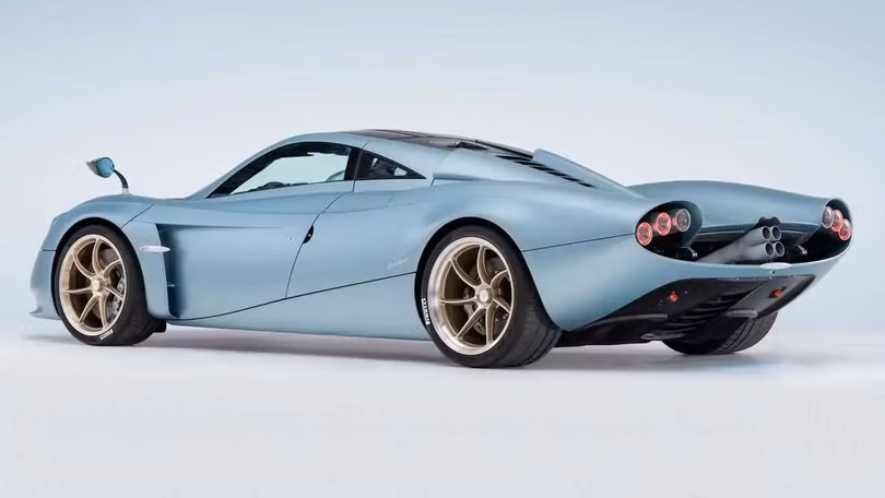 8. Pagani Codalunga: 7,4 triệu USD. (khoảng 188,35 tỉ đồng). Xe có khối động cơ Pagani V12, 5.980 CC, tăng áp kép . Công suất đạt 840 CV (618 kW) tại 5.900 vòng / phút TORQUE: 1.100 Nm từ 2.000 vòng / phút đến 5.600 vòng / phút