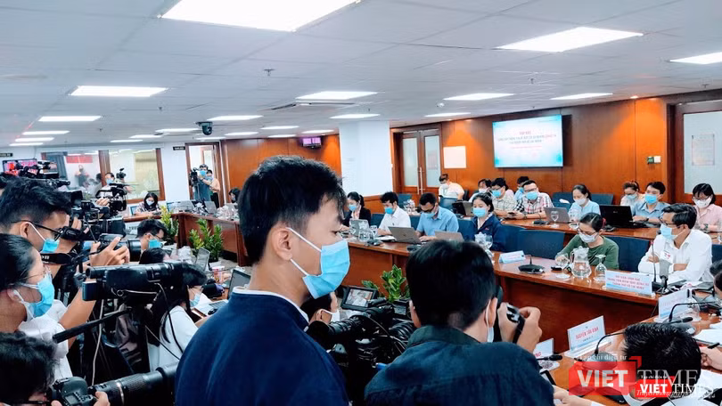 Họp báo tối 1/12 thu hút rất đông các cơ quan báo chí tham dự (Ảnh: Hoà Bình) Họp báo tối 1/12 thu hút rất đông các cơ quan báo chí tham dự (Ảnh: Hoà Bình)