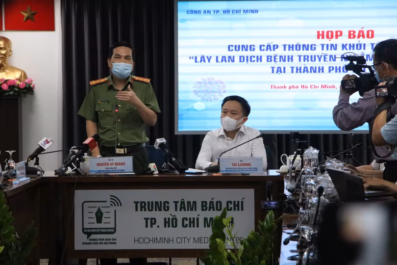 Đại tá Nguyễn Sỹ Quang – Phó Giám đốc Công an TP.HCM trả lời tại họp báo (Ảnh: Hải Linh) Đại tá Nguyễn Sỹ Quang – Phó Giám đốc Công an TP.HCM trả lời tại họp báo (Ảnh: Hải Linh)