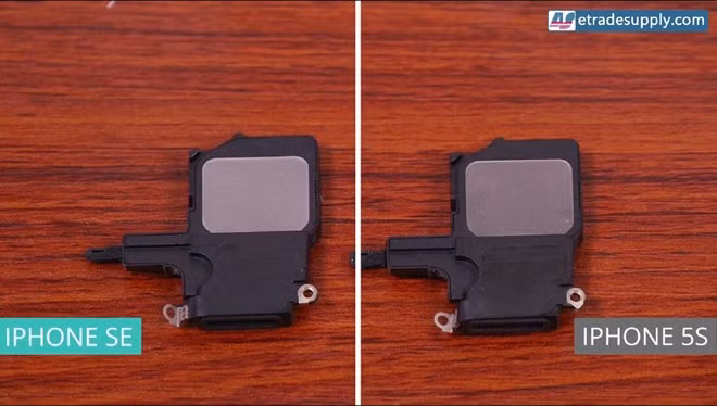 Loa ngoài của hai thiết bị có module tương tự nhau. Loa ngoài của hai thiết bị có module tương tự nhau.