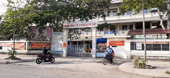 Trung tâm y tế huyện Mang Thít, tỉnh Vĩnh Long, nơi đang cách ly theo dõi các ca F1 của BN1440 - Ảnh: Chí Hạnh Trung tâm y tế huyện Mang Thít, tỉnh Vĩnh Long, nơi đang cách ly theo dõi các ca F1 của BN1440 - Ảnh: Chí Hạnh
