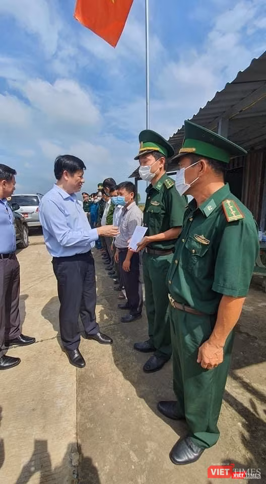 Bộ trưởng Bộ Y tế yêu cầu giám sát chặt các khu vực biên giới, cửa khẩu Bộ trưởng Bộ Y tế yêu cầu giám sát chặt các khu vực biên giới, cửa khẩu