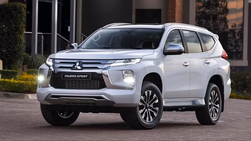 Pajero sport trắng.jpg