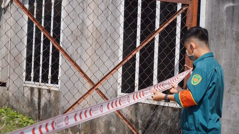 Phong toả khu vực cư trú của BN1453 (Ảnh: TTXVN)