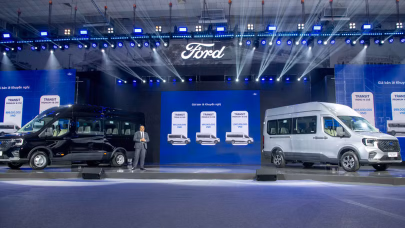 Ford_Transit_hoantoanmoi_56.JPG