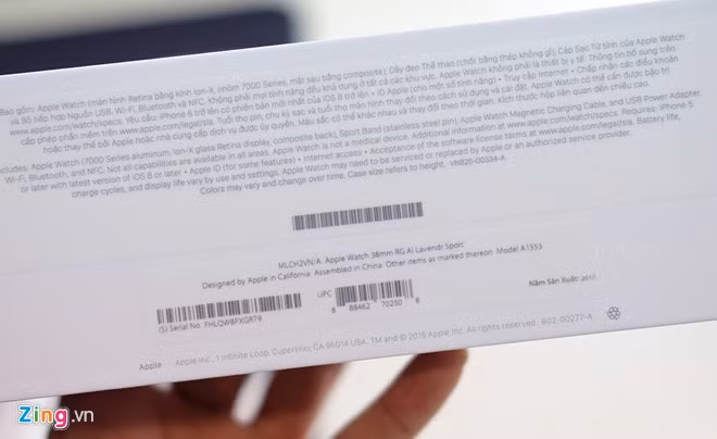 Tương tự iPhone, Apple Watch chính hãng tại Việt Nam cũng có tên mã VN/A, tiếng Việt trên hộp đựng. Tương tự iPhone, Apple Watch chính hãng tại Việt Nam cũng có tên mã VN/A, tiếng Việt trên hộp đựng.