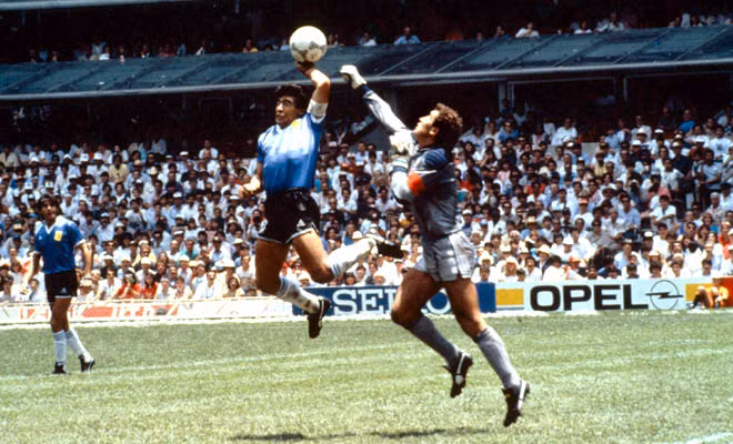 Video: “Bàn tay của chúa” và 10 khoảnh khắc thiên tài của Maradona