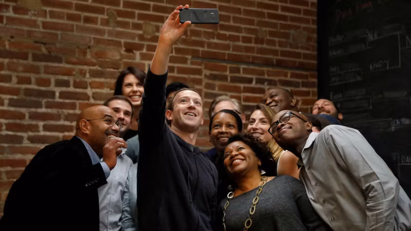 Facebook có vẻ chuẩn bị ra một loạt mã captcha mới chính là bức ảnh selfie của người dùng (Ảnh: Gizmodo)
