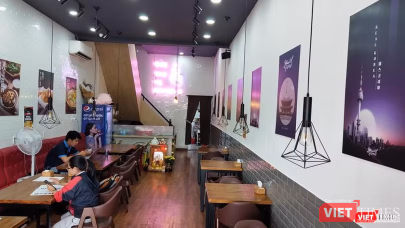Chủ nhà hàng Miss Korea (229 Trần Hưng Đạo, phường Cô Giang, quận 1) cho biết đến nay chưa dám mở lại nếu chỉ để bán mang đi. Ảnh: HB