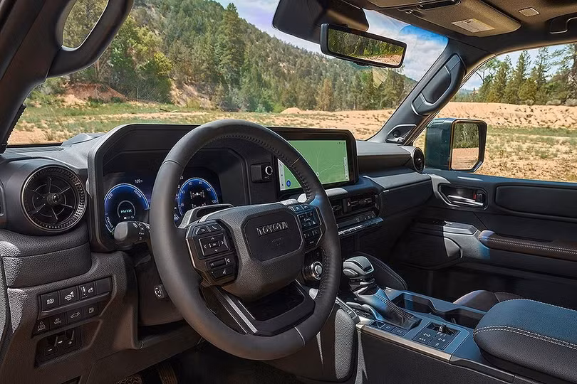 Toyota-Land-Cruiser-Prado-interi.jpg