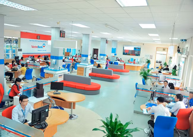 Ngân hàng ồ ạt tuyển người: VietinBank 296 chỉ tiêu; Agribank 1.005 chỉ tiêu ảnh 1