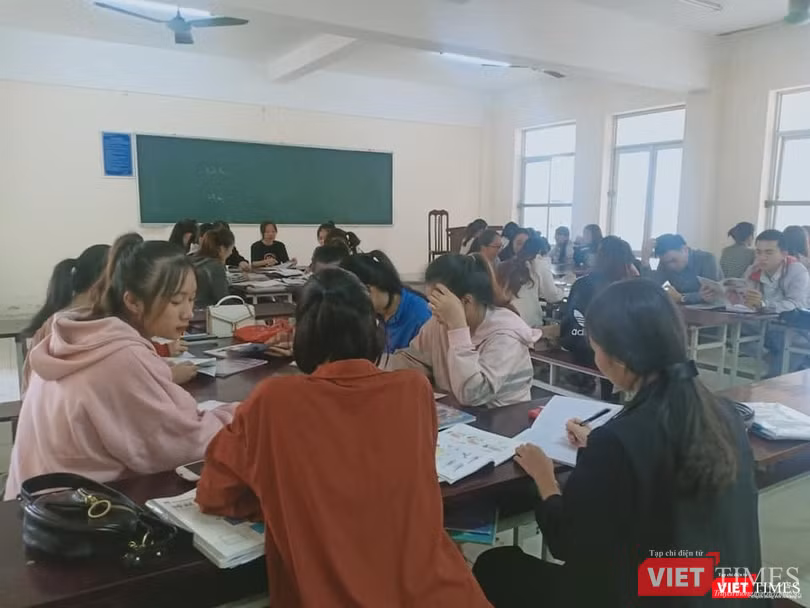 Sinh viên Đại học Quảng Bình tiếp tục trở lại trường (Ảnh: TS Khắc Thái) Sinh viên Đại học Quảng Bình tiếp tục trở lại trường (Ảnh: TS Khắc Thái)