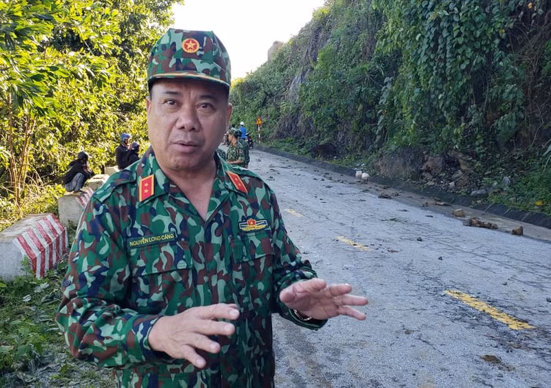 Trung tướng Nguyễn Long Cáng cho biết đã lên kế hoạch tiếp cận hiện trường bằng đường bộ khác Trung tướng Nguyễn Long Cáng cho biết đã lên kế hoạch tiếp cận hiện trường bằng đường bộ khác