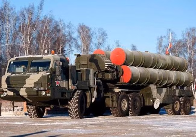Sau tàu Kilo, xe tăng T-90, báo Nga nói Việt Nam sắp mua S-400 ảnh 2