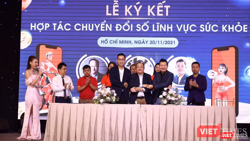 Quang cảnh lễ ký kết hợp tác chuyển đổi số nâng cao trải nghiệm số trong thể thao giữa Calo App, VECOM, DTS Quang cảnh lễ ký kết hợp tác chuyển đổi số nâng cao trải nghiệm số trong thể thao giữa Calo App, VECOM, DTS