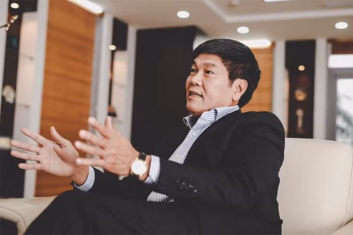 Chủ tịch Trần Đình Long là người quyết định mức thưởng, hình thức thưởng và phương án thưởng cụ thể. (Ảnh: Internet)