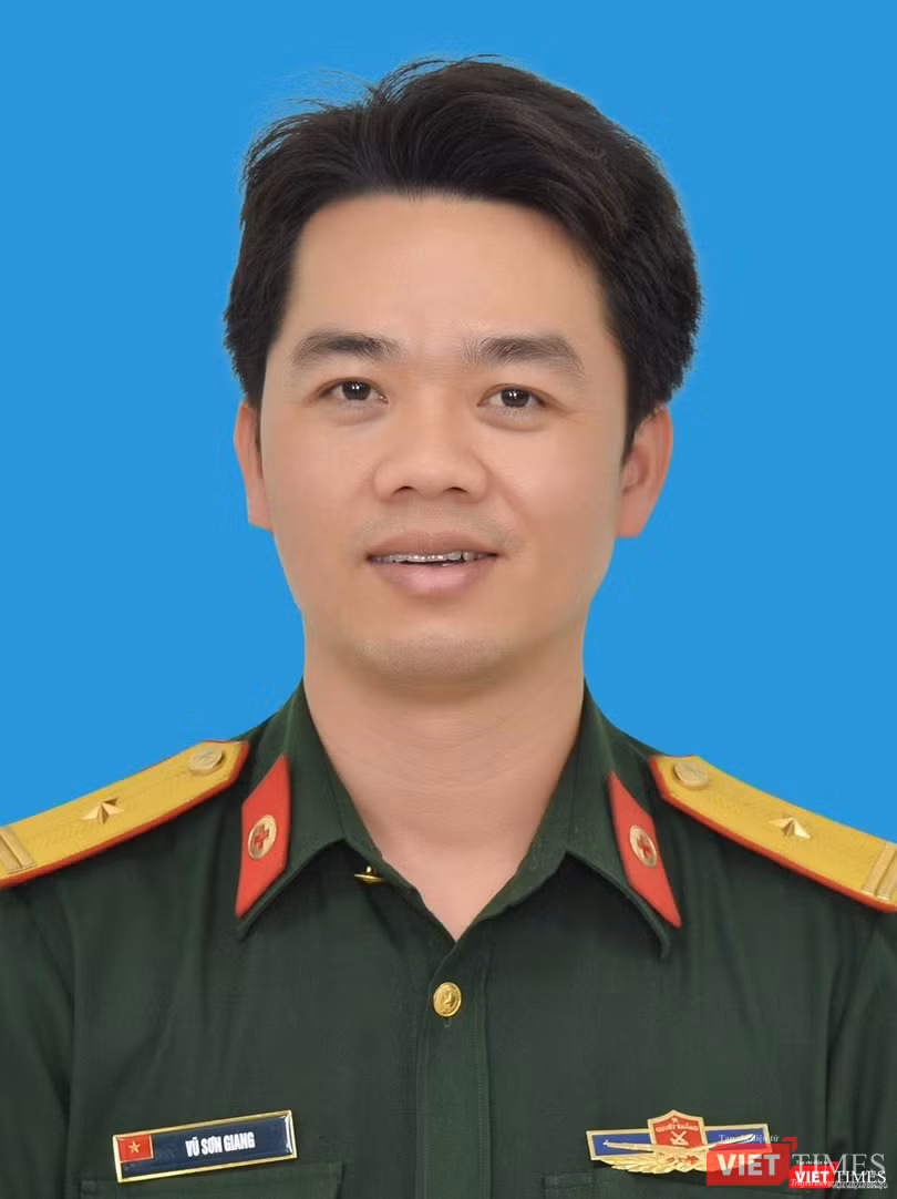 Thiếu tá - Bác sĩ Vũ Sơn Giang- “Bệnh viện Quân y 175 không để bất kỳ ai ở phía sau, trong bất kỳ hoàn cảnh nào” Thiếu tá - Bác sĩ Vũ Sơn Giang- “Bệnh viện Quân y 175 không để bất kỳ ai ở phía sau, trong bất kỳ hoàn cảnh nào”