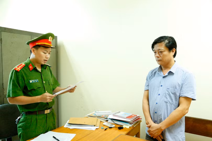 Khởi tố bị can đối đối với Nguyễn Xuân Lương, Giám đốc Công ty Tân Đại Việt. (Ảnh: Công an Hà Tĩnh)