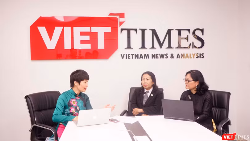 Nhà báo Hòa Bình (Tạp chí điện tử VietTimes), luật sư Trần Thị Ngọc Nữ và bác sĩ Nguyễn Lan Hải trong cuộc tọa đàm về nạn xâm hại tình dục trẻ em